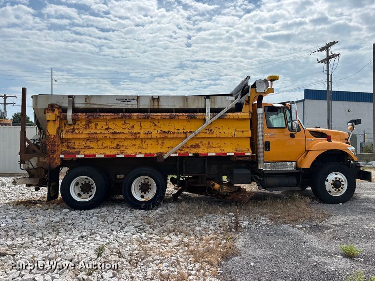 2008 International 7500 Dump Truck - photo 4
