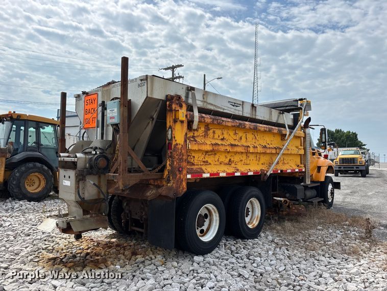 2008 International 7500 Dump Truck - photo 5