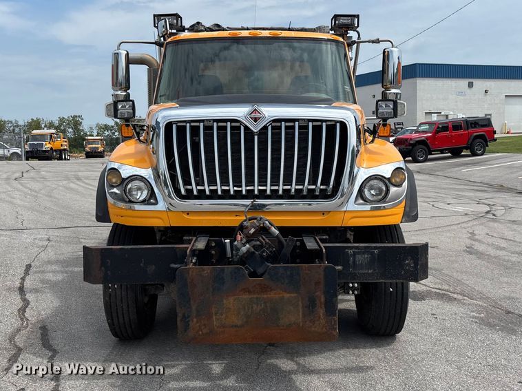 2010 International 7600 Dump Truck - photo 2