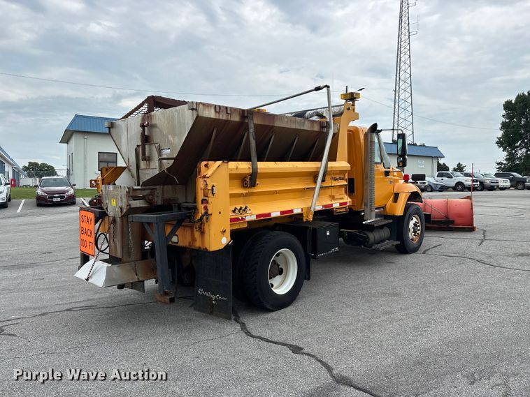 2006 International 7400 Dump Truck - photo 5