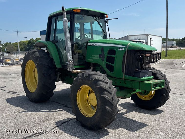 2009 John Deere 7230 MFWD Tractor - photo 3