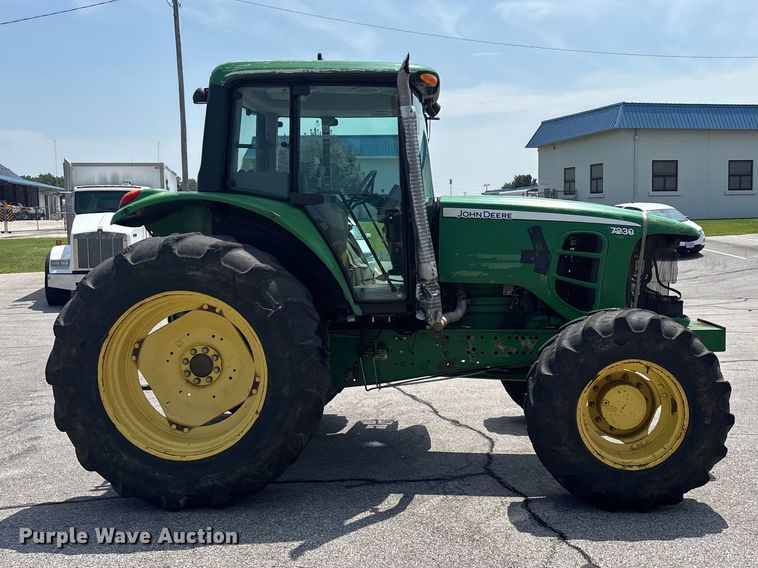 2009 John Deere 7230 MFWD Tractor - photo 4