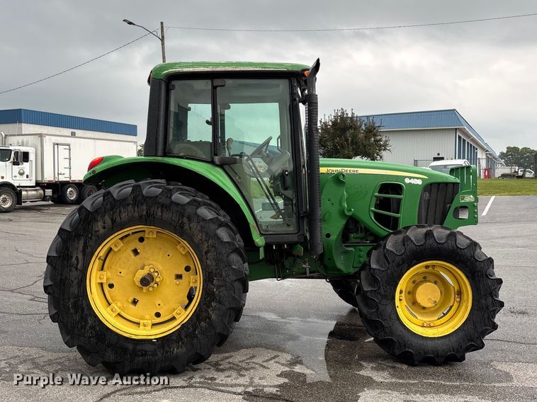 2010 John Deere 6430 MFWD Tractor - photo 4
