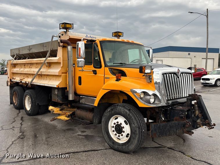 2010 International 7500 Dump Truck - photo 3