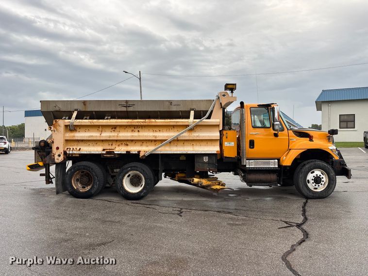 2010 International 7500 Dump Truck - photo 4