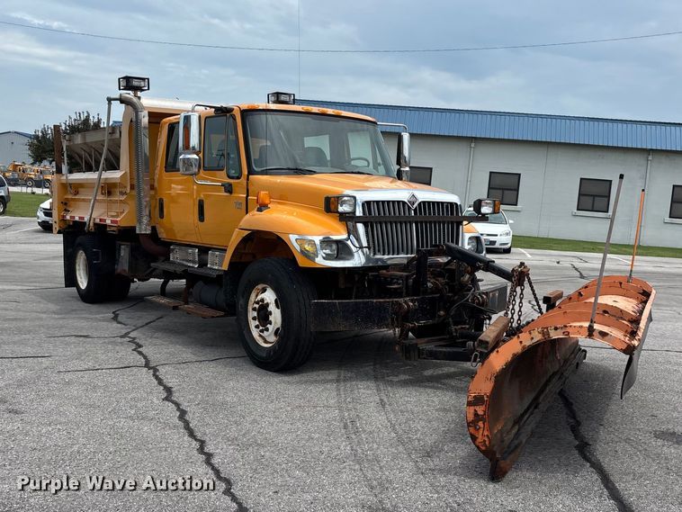 2005 International 7400 Crew Cab Dump Truck - photo 3