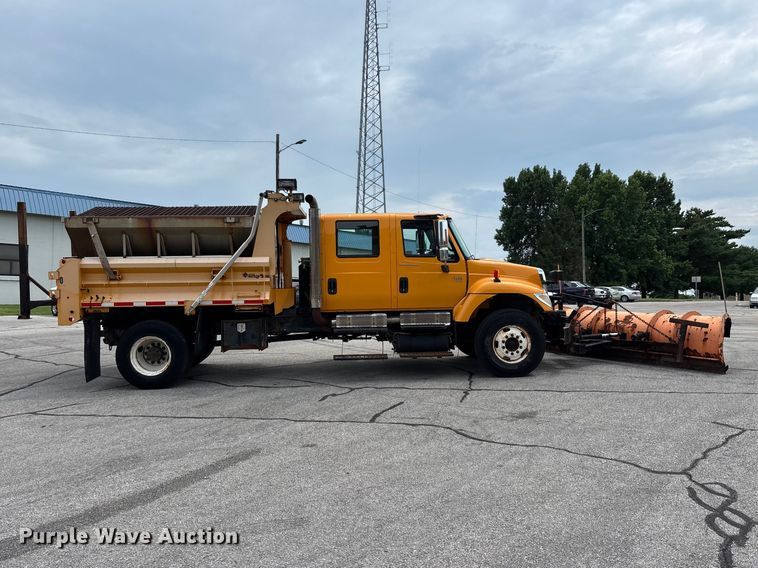 2005 International 7400 Crew Cab Dump Truck - photo 4