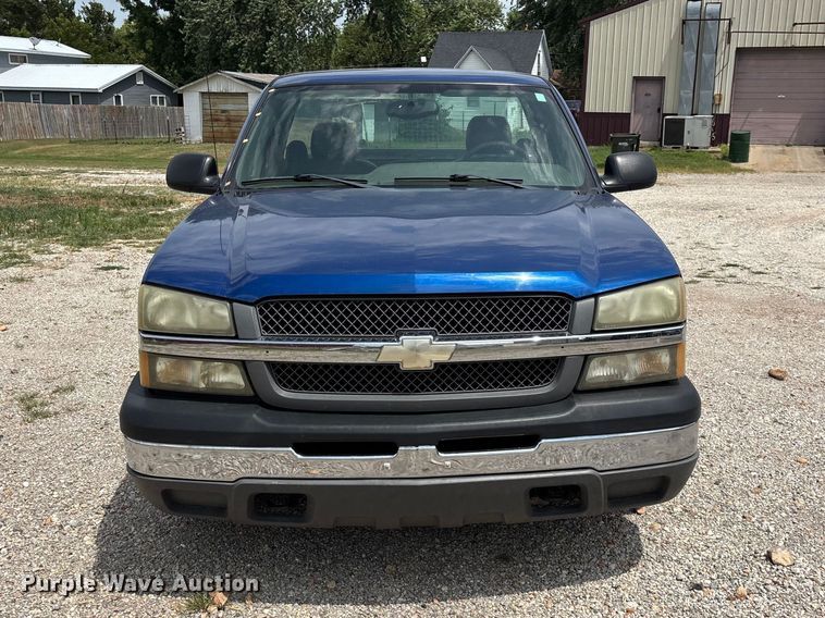 2004 Chevrolet Silverado Pickup Truck - photo 2