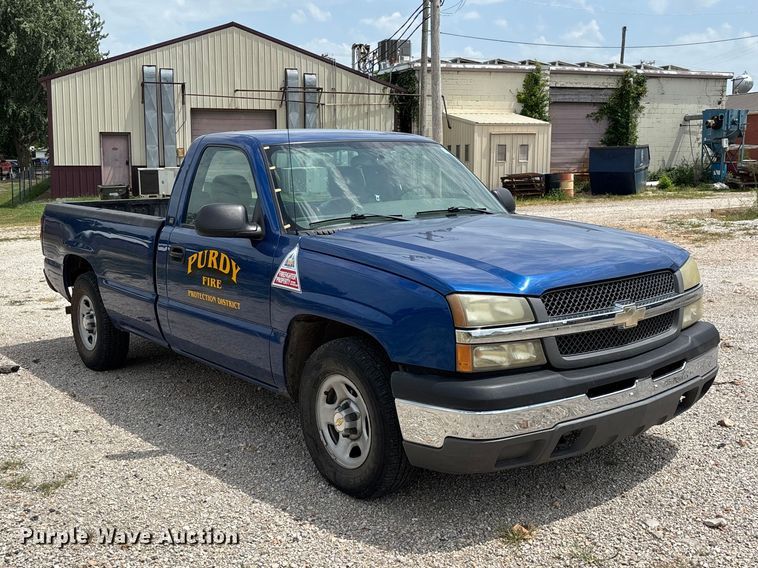 2004 Chevrolet Silverado Pickup Truck - photo 3