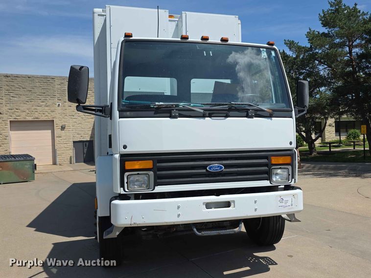 1989 Ford C8000 Broadcasting Truck - photo 2