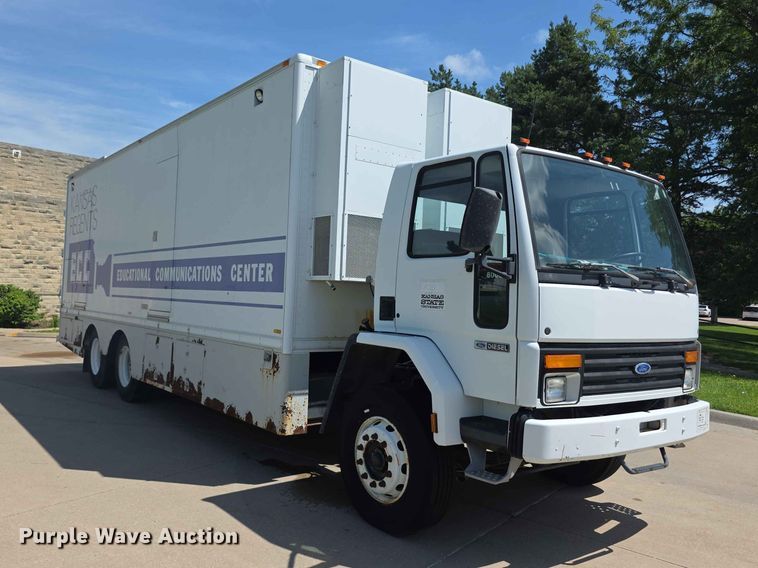 1989 Ford C8000 Broadcasting Truck - photo 3