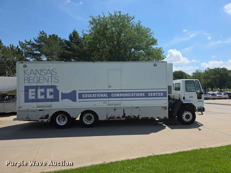 1989 Ford C8000 Broadcasting Truck - photo 4