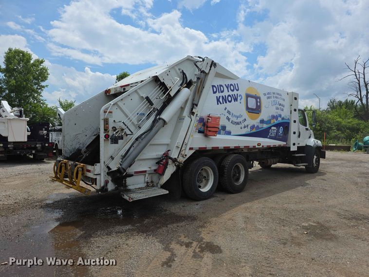 2017 Freightliner 114SD Refuse Truck - photo 5
