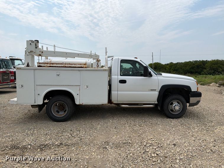2005 Chevrolet Silverado 3500 Utility Bed Pickup Truck - photo 4