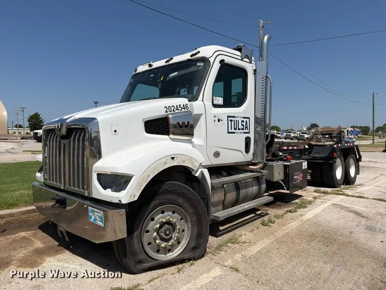 2025 Western Star 47X Chassis Roll-Off Container Truck
