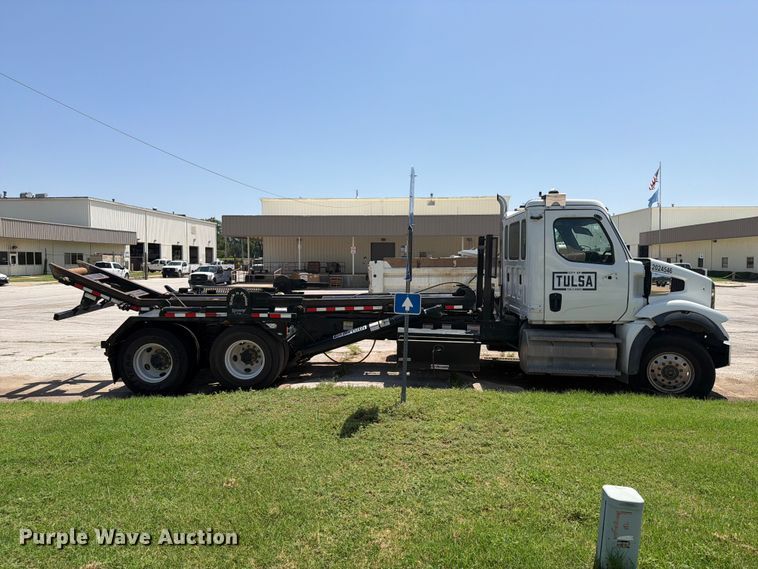 2025 Western Star 47X Chassis Roll-Off Container Truck - photo 4