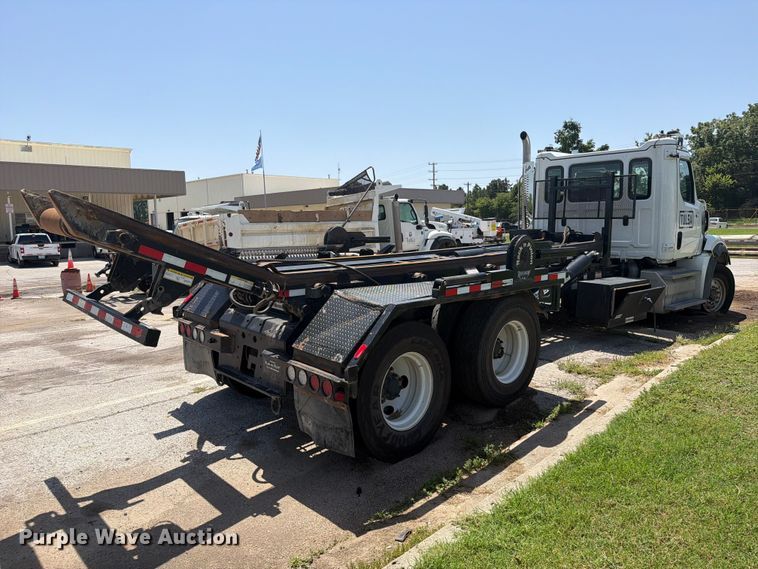 2025 Western Star 47X Chassis Roll-Off Container Truck - photo 5