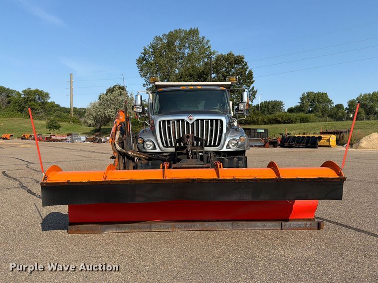 2011 International WorkStar 7400 Dump Truck - photo 2