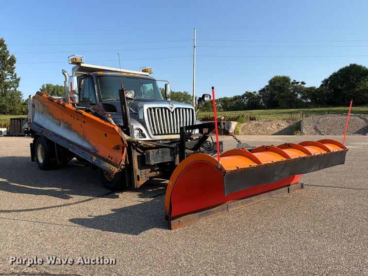 2011 International WorkStar 7400 Dump Truck - photo 3