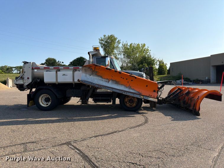 2011 International WorkStar 7400 Dump Truck - photo 4