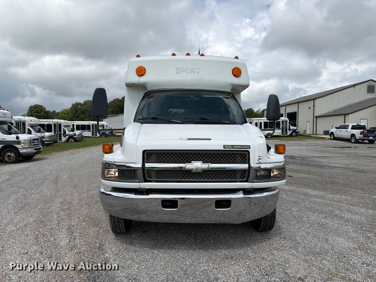 2008 Chevrolet C5500 Shuttle Bus - photo 2
