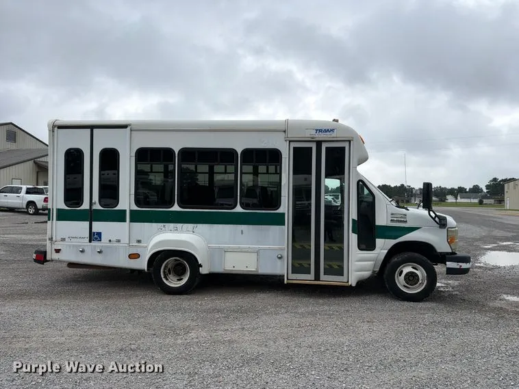 2012 Ford E350 Shuttle Bus - photo 4