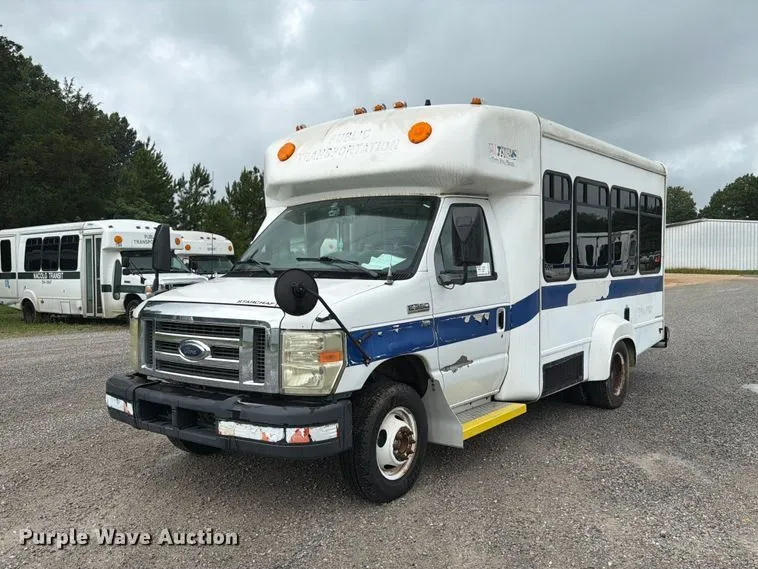 2010 Starcraft Starlite Shuttle Bus