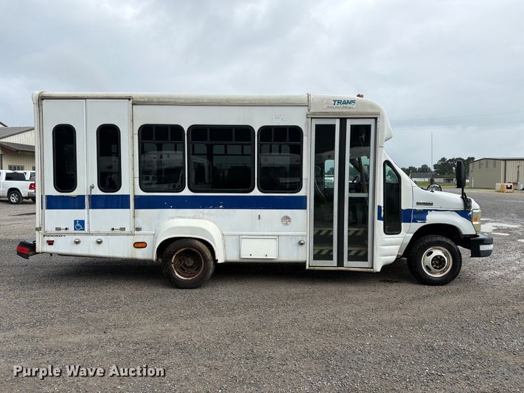2010 Starcraft Starlite Shuttle Bus - photo 4