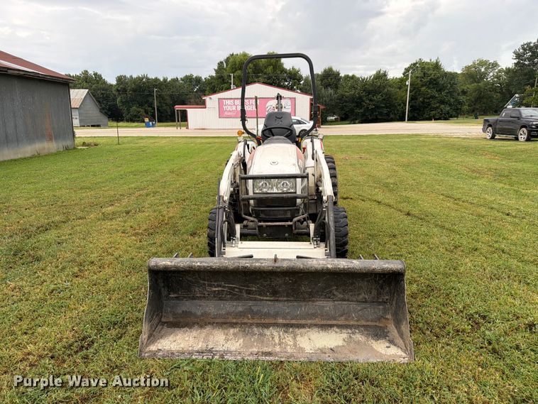 2009 Bobcat CT230 MFWD Tractor - photo 2