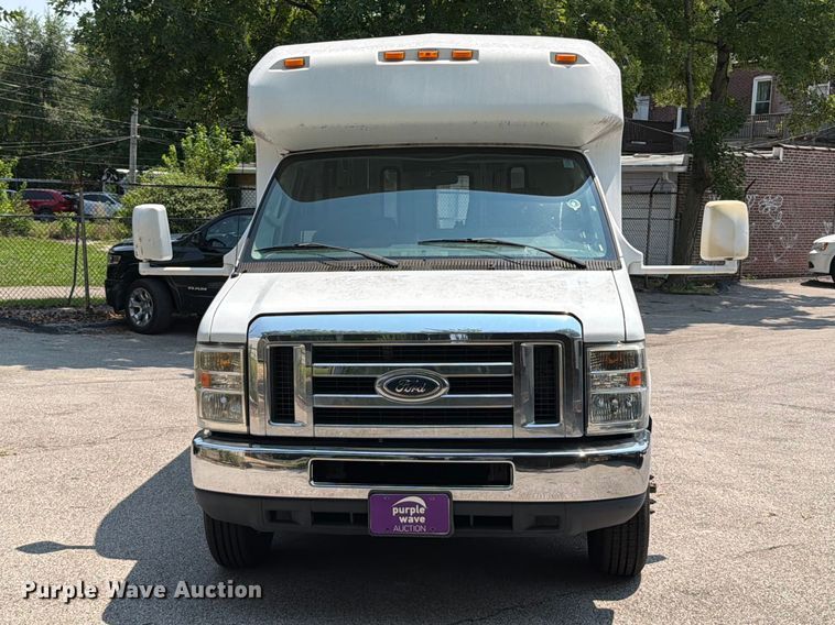 2012 Ford E350 Super Duty Shuttle Bus - photo 2