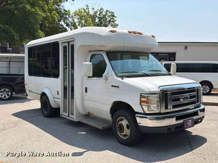 2012 Ford E350 Super Duty Shuttle Bus - photo 3