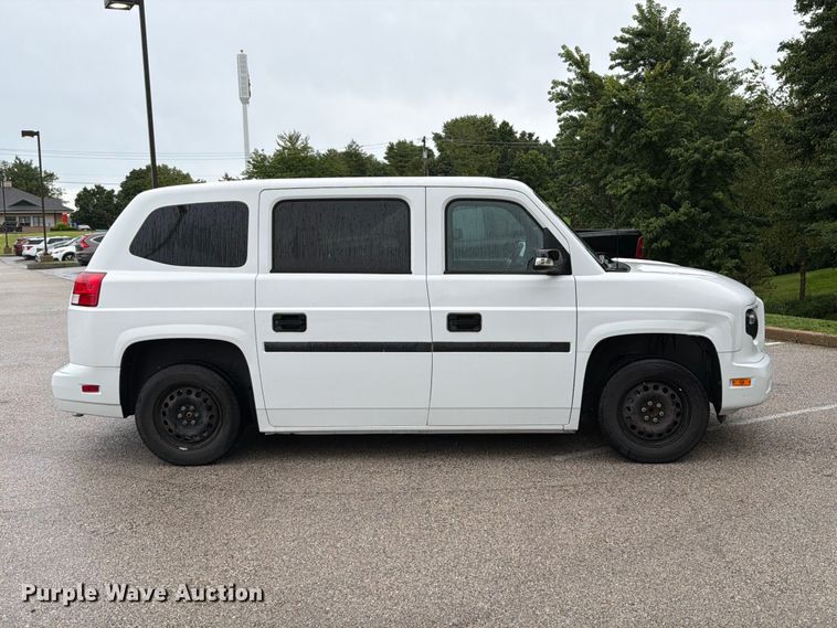 2016 Am General MV-1 SUV - photo 4
