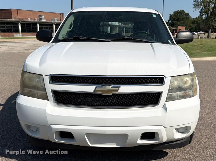 2009 Chevrolet Suburban SUV - photo 2