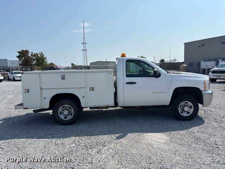 2009 Chevrolet Silverado 2500HD Utility Bed Pickup Truck - photo 4