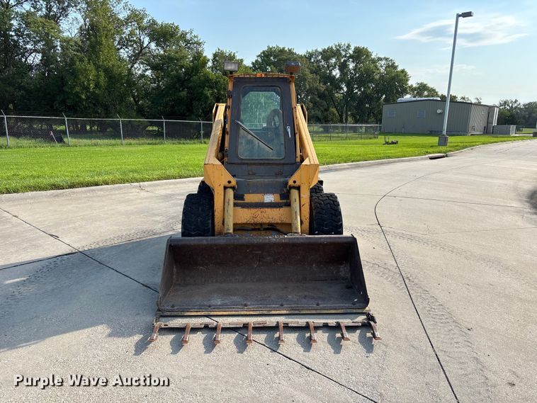 1991 Gehl SL5625 Skid Steer Loader - photo 2