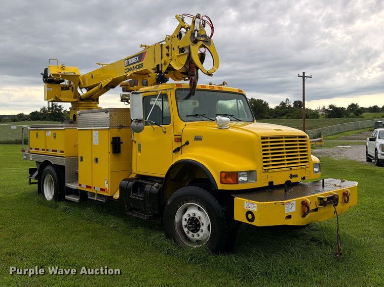 2002 International 4800 Digger Derrick Truck - photo 3