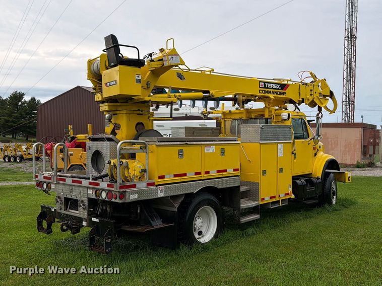 2002 International 4800 Digger Derrick Truck - photo 5
