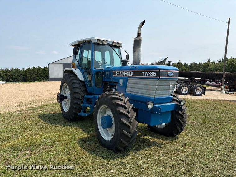 Ford TW-35 MFWD Tractor - photo 3