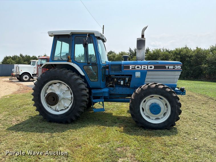 Ford TW-35 MFWD Tractor - photo 4