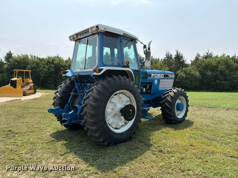 Ford TW-35 MFWD Tractor - photo 5