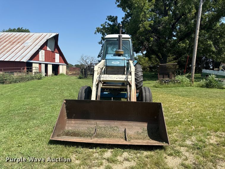 Ford 8210 Tractor - photo 2