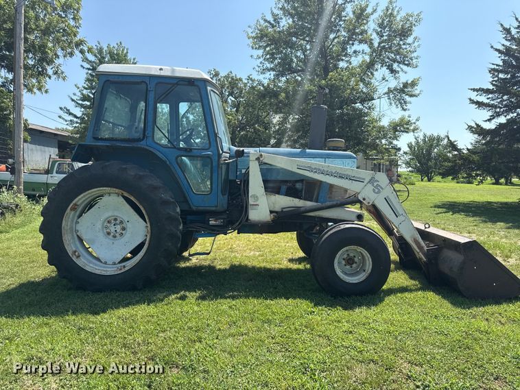 Ford 8210 Tractor - photo 4