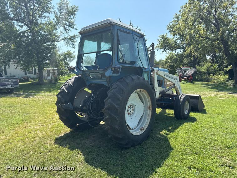 Ford 8210 Tractor - photo 5
