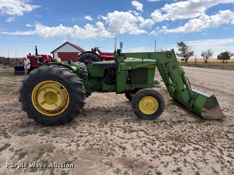 1970 John Deere 2020 Tractor - photo 4