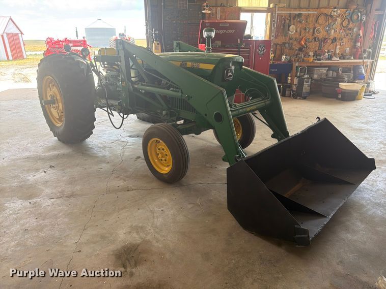 1966 John Deere 2020 Tractor - photo 3