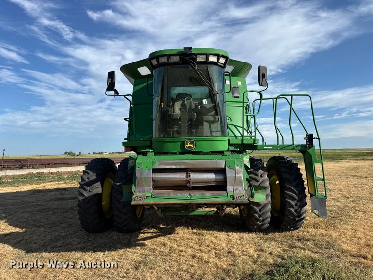 2005 John Deere 9760 STS Combine - photo 2