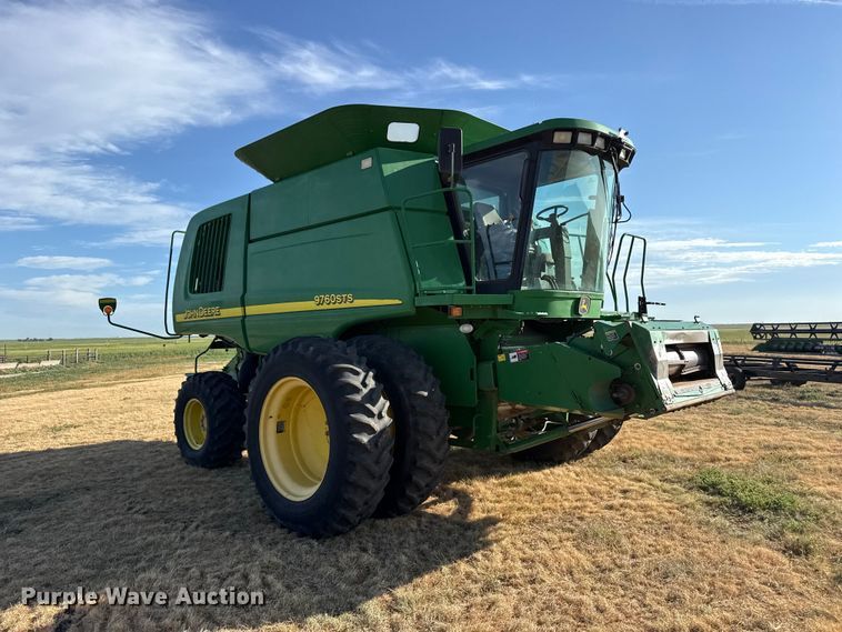 2005 John Deere 9760 STS Combine - photo 3