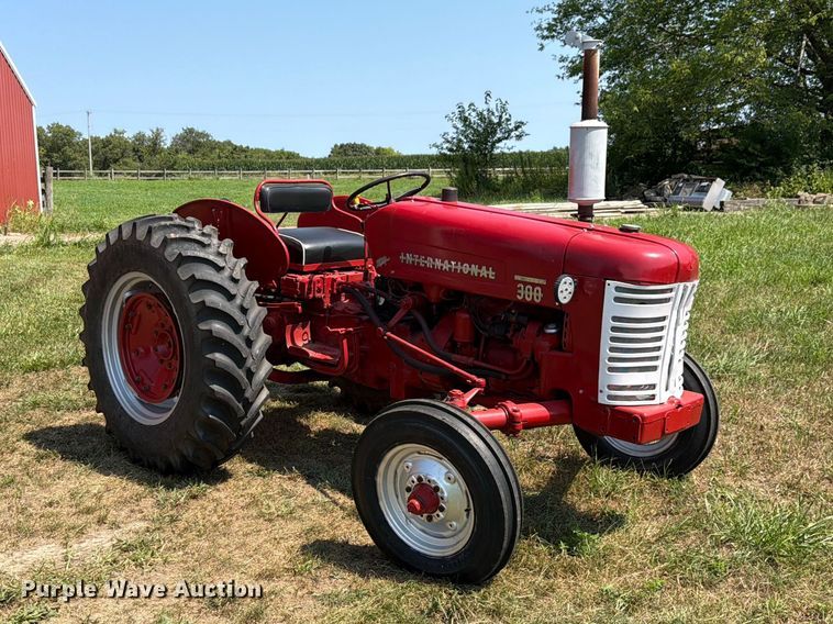 1956 International 300 Utility Tractor - photo 3