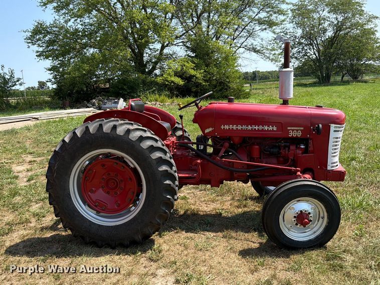 1956 International 300 Utility Tractor - photo 4