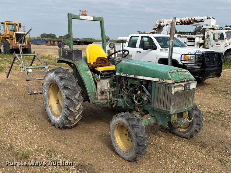 1993 John Deere 870 MFWD Tractor - photo 3